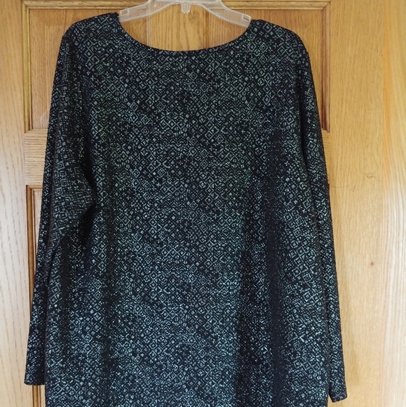 Asymmetric hem pullover - Picture 2 of 8